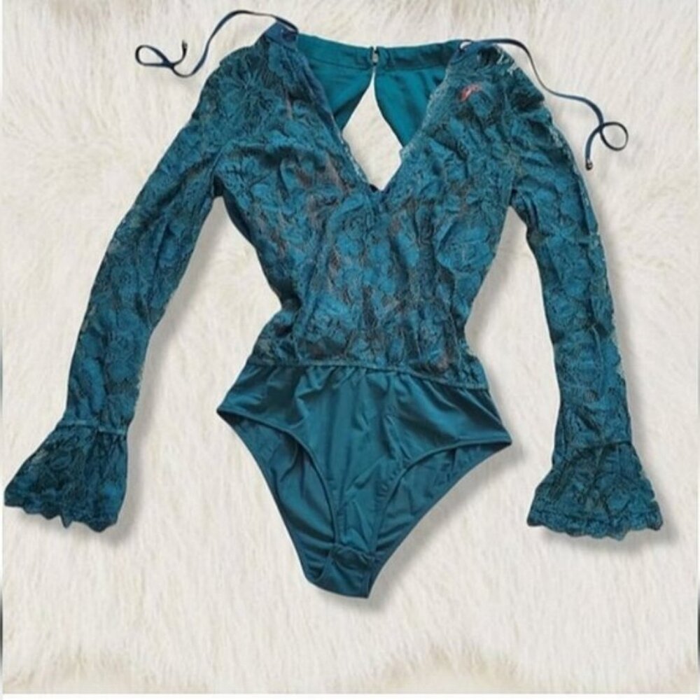 LULUMARI- NWOT- Frenchy Deep V Lace Green Bodysuit- Size S (Fits like M)